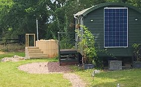Cosy Off Grid Shepherds Hut